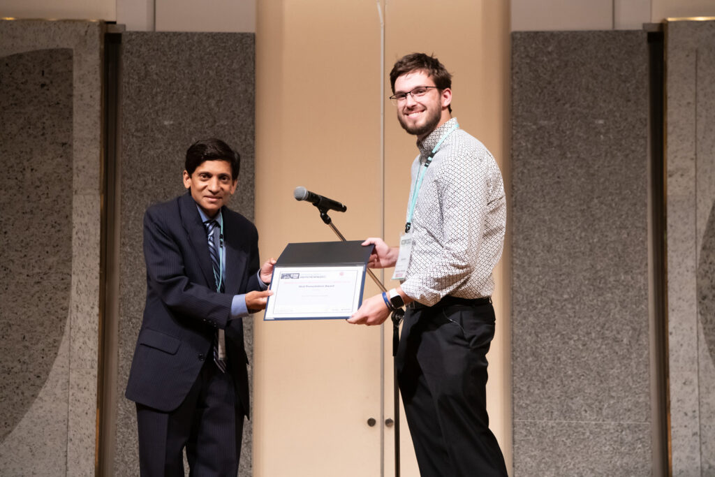 David Kitto receiving the WA-MS Oral Presentation Award.